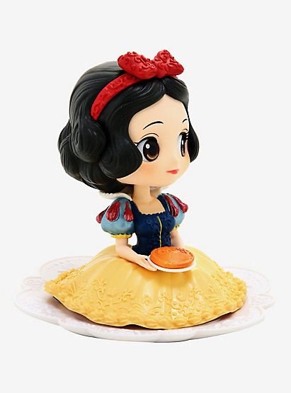 Banpresto Disney Snow White (w/ Pie) Q Posket Sugirly Figure - Undiscovered Realm