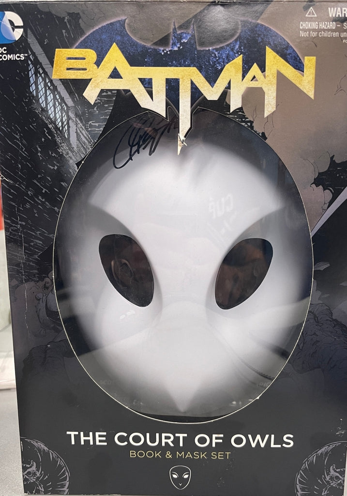 DC Comics Batman Court of Owls Book and Mask Set Autographed by Greg Capullo - Undiscovered Realm