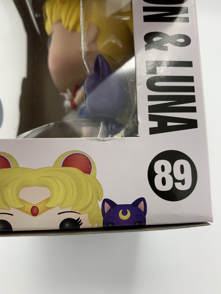 Funko Pop! Sailor Moon with Luna (Glitter) Exclusive #89 (Shelf Wear) Funko 