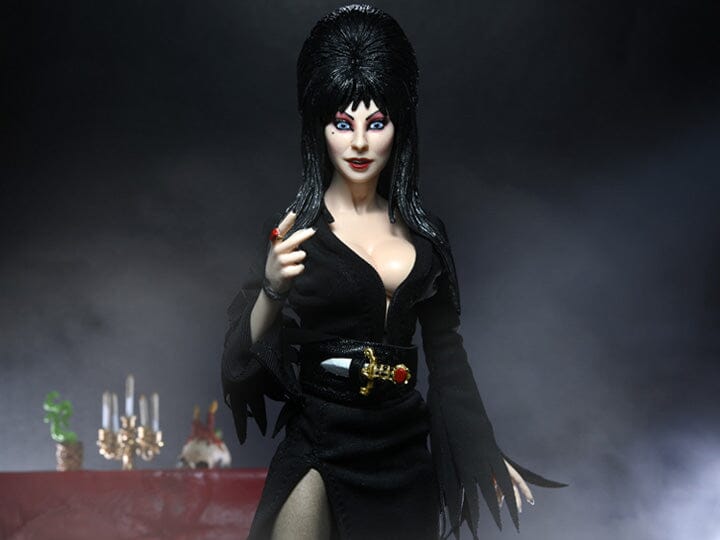 NECA Elvira, Mistress of the Dark 8